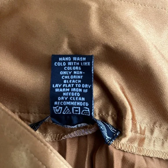 Beautiful Vertigo gold shimmery skirt - Picture 6 of 9